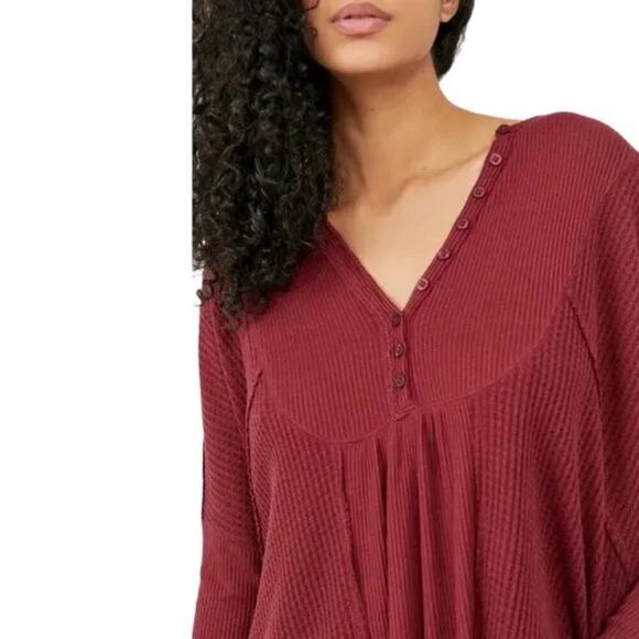 FREE PEOPLE Leo Henley Waffle Knit OVERSIZED Thermal Top in Deep Burgundy SZ M - Picture 3 of 12